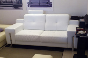Divano moderno in pelle bianco