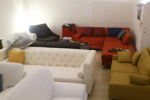 Divani pelle bianco, marrone e rosso