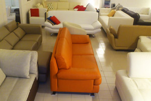 Divano pelle arancione